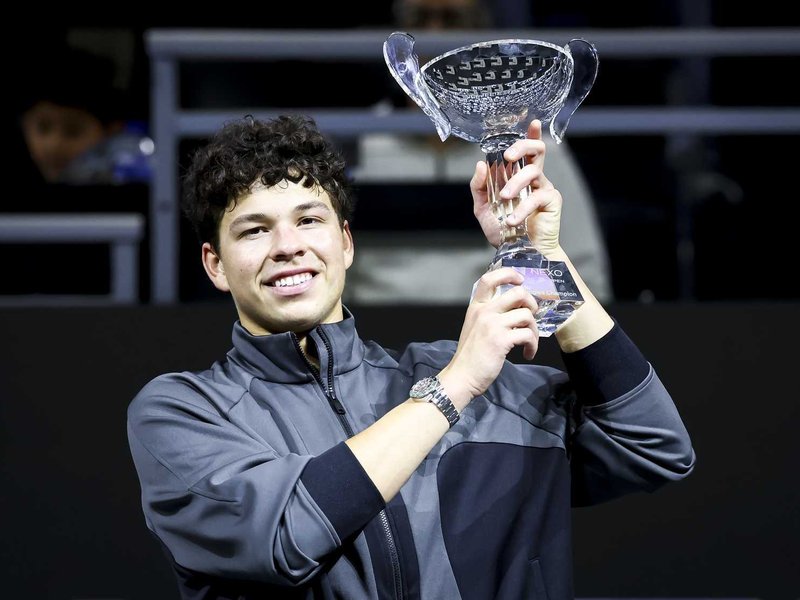 Shelton saves 3 championship points against Fritz to clinch title in Dallas 