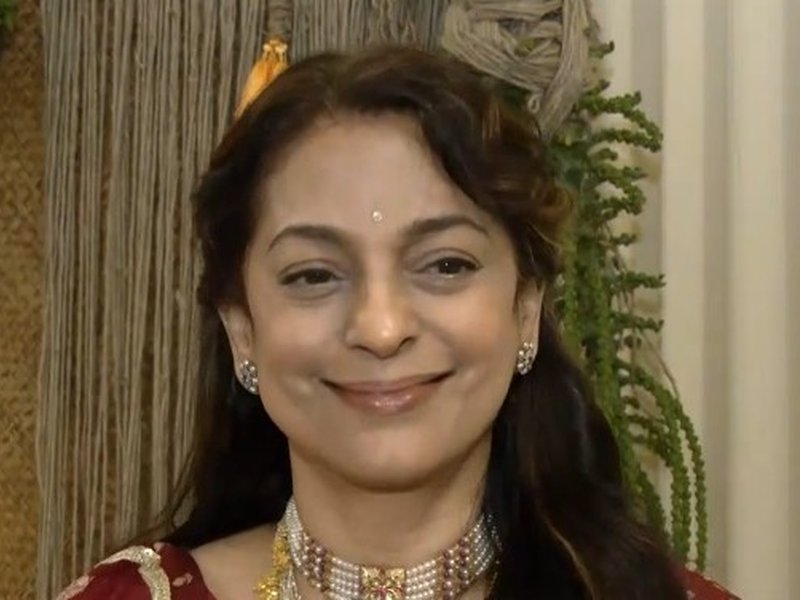 जूही चावला और तनीषा मुखर्जी ने साझा किया आध्यात्मिक अनुभव, ध्यान और साधना को बताया जीवन की ताकत