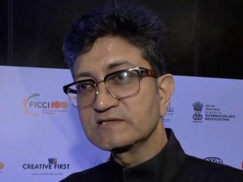 एआई पर चर्चा नहीं हुई तो भटक सकता है समाज, समय रहते मंथन जरूरी: प्रसून जोशी