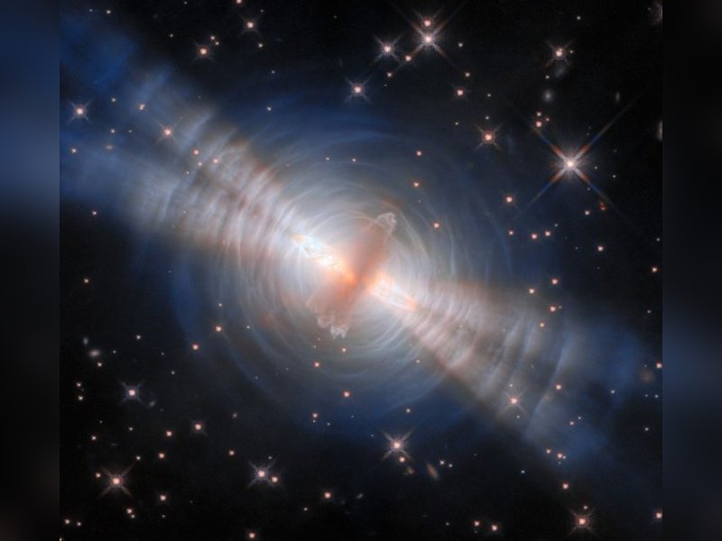 स्पेस में घूमता 'लाइट हाउस' है रहस्यमयी तारा 'पल्सर', सेकंड में लगाता है सैकड़ों चक्कर