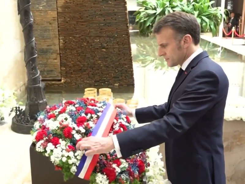 French President Macron pays tribute to victims of 2008 Mumbai terror attacks