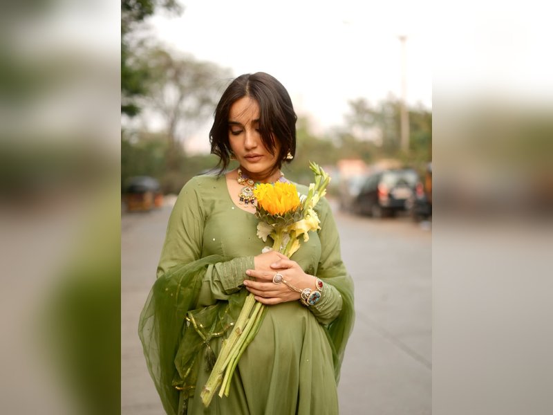Mom-to-be Surbhi Jyoti is absolutely radiant as she flaunts her baby bump
