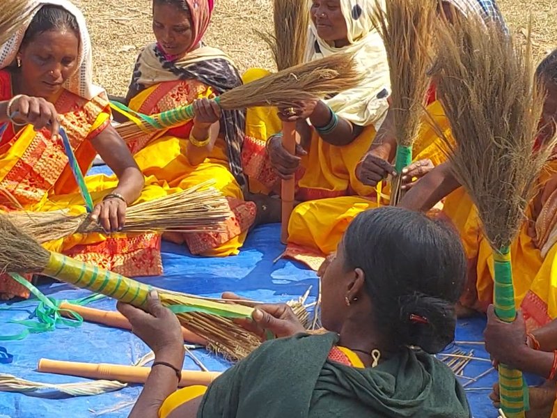 छत्तीसगढ़: पीएम जनमन से बदली तस्वीर, वन धन योजना ने जगिमा की आदिवासी महिलाओं को बनाया आत्मनिर्भर