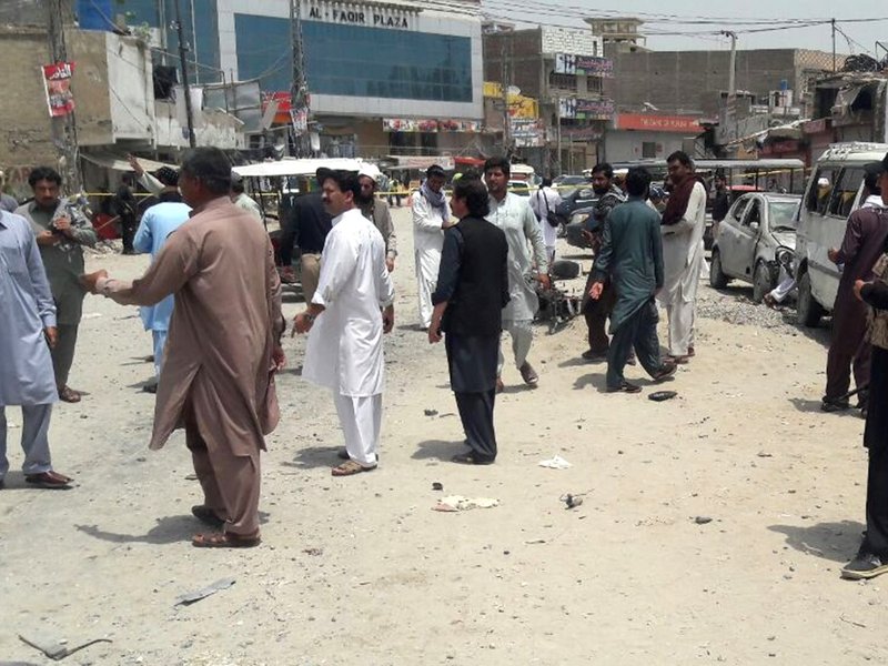 पाकिस्तान के कराची में गैस धमाके से गिरी इमारत, छह लोगों की मौत और कई घायल