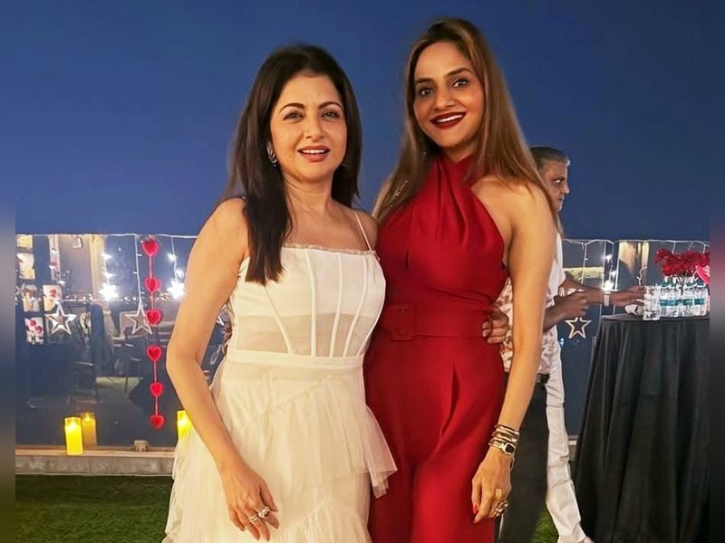 90s divas Bhagyashree and Madhoo reunite at an event