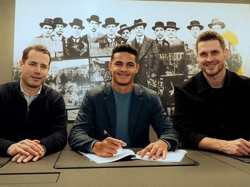 Dortmund secure Brazilian teenager Prates on long-term deal