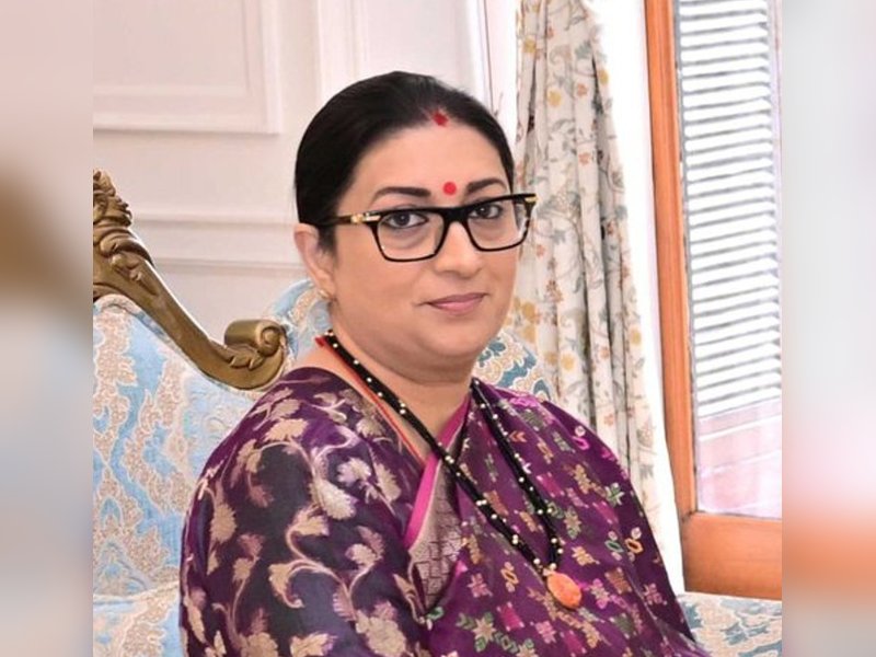 Smriti Irani gives a sneak peek into her cooking time, calls it ‘‘pleasures of being me’  