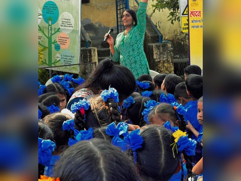 Aashiqui fame Anu Aggarwal spends time with underprivileged kids, says ‘compassion is a superpower’