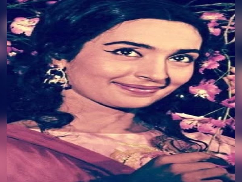 जब नूतन पर लगा था बदसूरत होने का तमगा, मां की दी हिम्मत से बनी हिंदी सिनेमा का चमकता सितारा