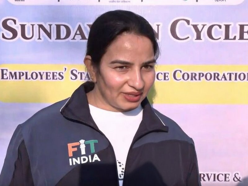 'संडे ऑन साइकिल' कार्यक्रम में शामिल हुए दिग्गज एथलीट, देशवासियों को फिट रहने का दिया संदेश 