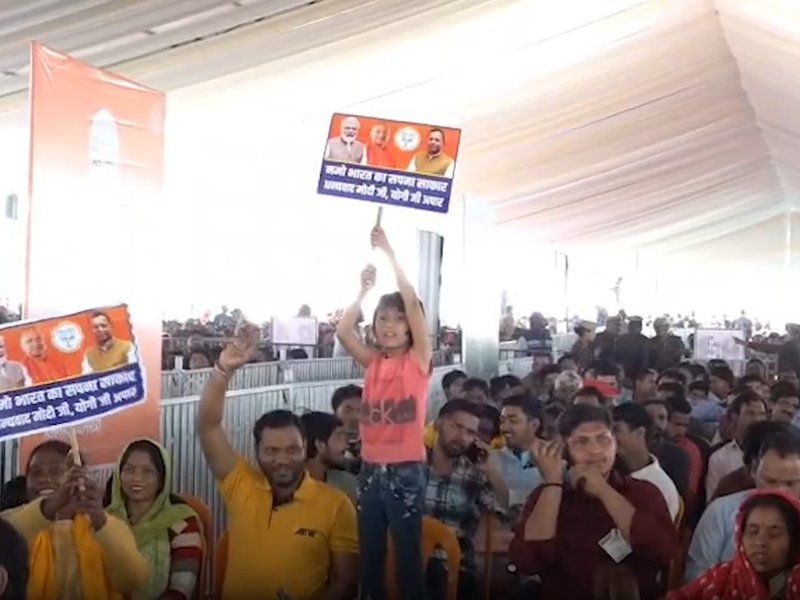 पीएम मोदी के जनसभा स्थल पर पहुंचे लोग बोले, मेरठ को मिला नायब तोहफा, दिल्ली आना-जाना हुआ आसान