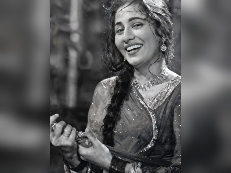 महज 12 साल की उम्र में ड्राइविंग सीखकर तोड़ी सभी सामाजिक सीमाएं, वक्त से आगे सोच रखती थी मधुबाला