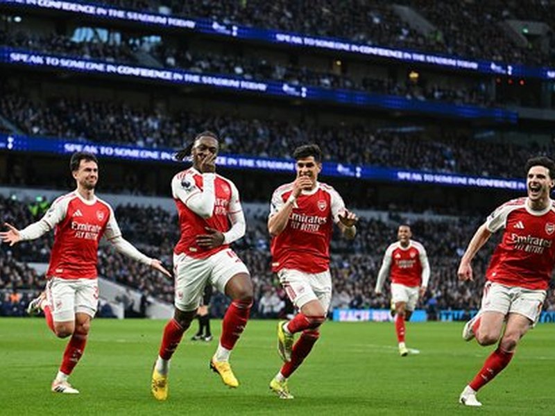 Arsenal thrash Spurs to keep five-point Premier League lead
