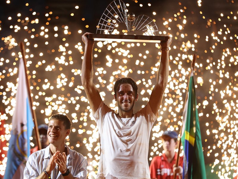 Etcheverry clinches first ATP title in Rio de Janeiro