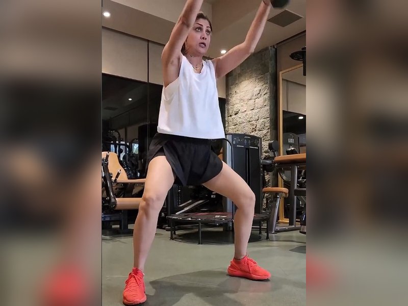 Shilpa Shetty gives an insight into her full-body compound exercise 
