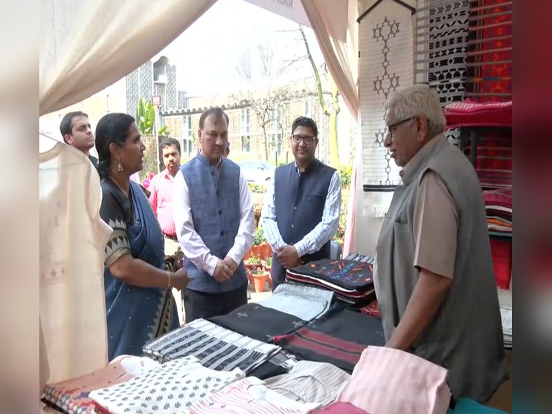 वस्त्र मंत्रालय की पहल से खिले हैंडलूम व्यापारियों के चेहरे, परिष्कृति मेले में मिला सुनहरा अवसर 