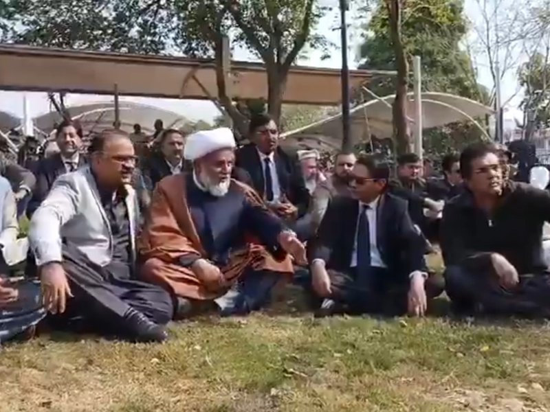 Pakistan: Opposition holds protest outside SC, demands immediate hearings of cases against Imran Khan