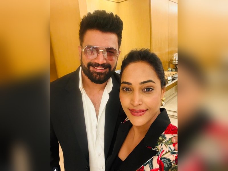 Rajashree Thakur relives ‘Saat Phere–Saloni Ka Safar’ days as she bumps into Sharad Kelkar