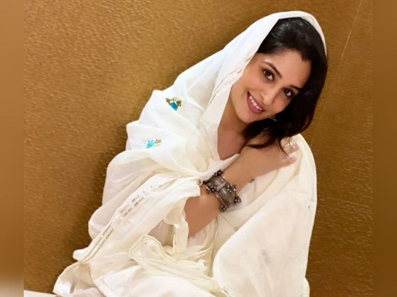 Dipika Kakar’s little boy Ruhaan asks “Aap kyun ro rahe ho, mumma” as she gets emotional before surgery 