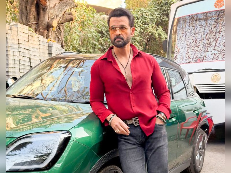 Rohit Roy shares throwback picture with Sudhanshu Pandey, talks about ‘innocence of youth’