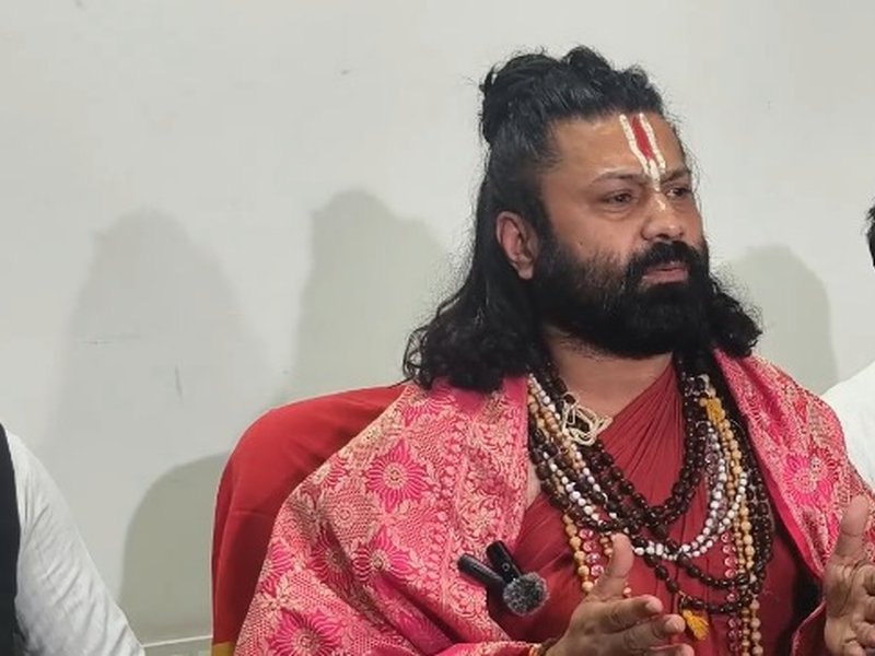 Spiritual leader Ashutosh Brahmachari levels serious allegations against Swami Avimukteshwaranand