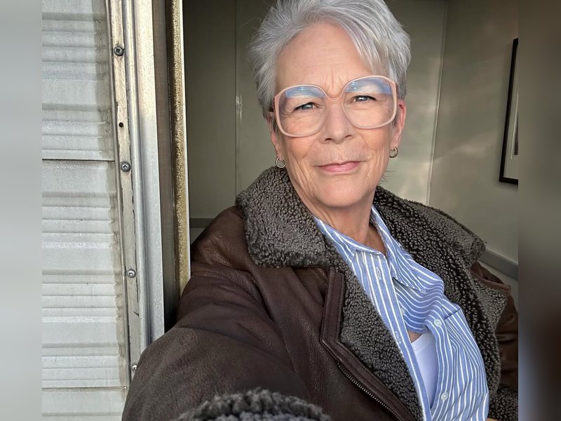 Jamie Lee Curtis recollects her 'little family' with Robert Carradine