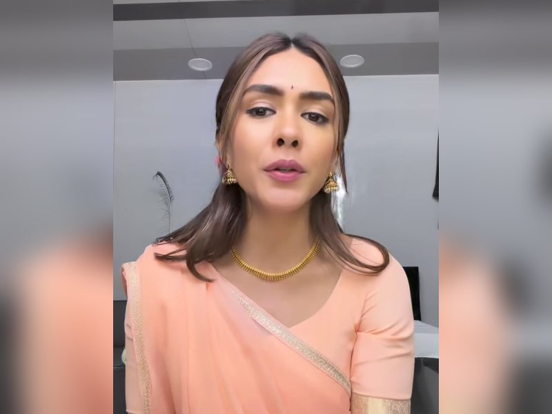 Mrunal Thakur channels her inner singer, says 'Grammy Loading'