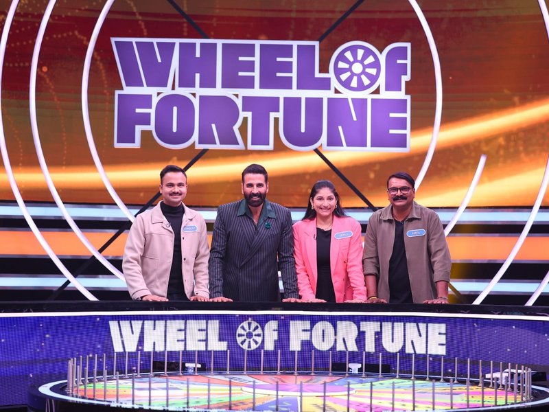 Akshay Kumar draws attention to back-breaking pressure on cops