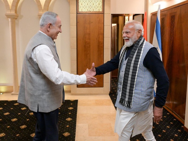 Netanyahu welcomes PM Modi in traditional Indian attire at dinner 