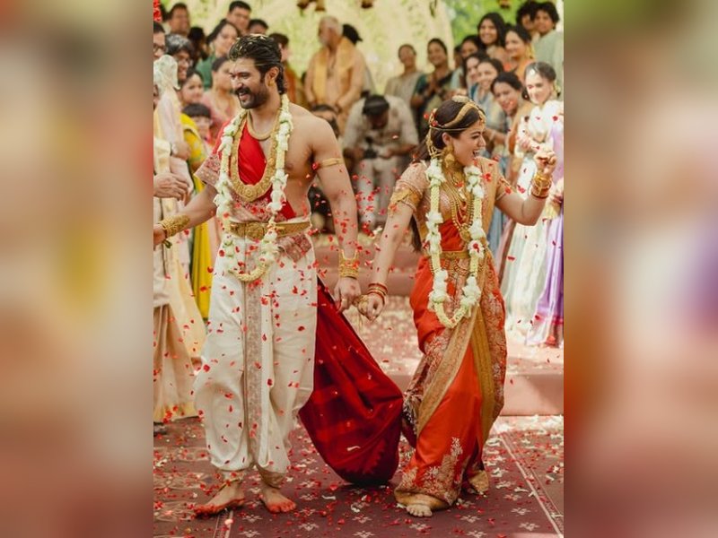 दक्षिण भारतीय सभ्यता का प्रतीक बना विजय देवरकोंडा का शाही आउटफिट, जानें क्या-क्या था लुक में खास