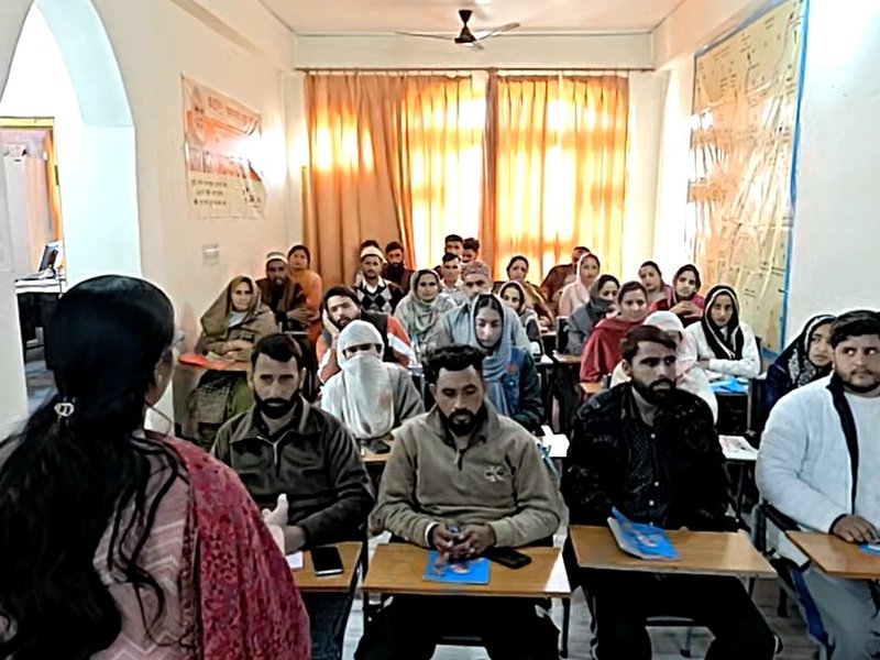 जम्मू-कश्मीर : राजौरी में पीएमईजीपी के तहत 35 बेरोजगार युवाओं ने शुरू की एंटरप्रेन्योरशिप ट्रेनिंग, 35 तक सब्सिडी के साथ मिलेगा लोन