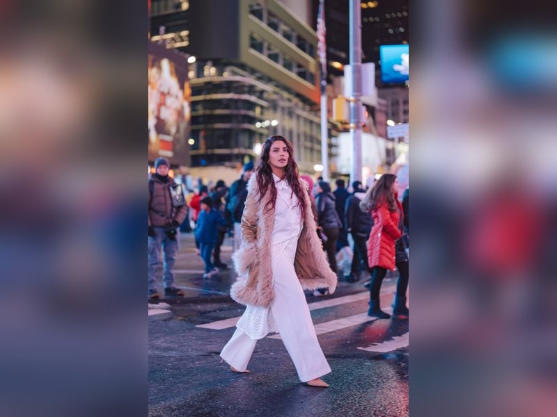 Priyanka Chopra strolls through busy New York streets, keeps fashion game on point