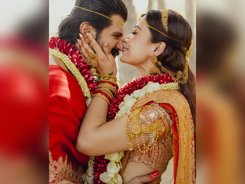 Vijay Deverakonda & Rashmika Mandanna to do 'Annadanam' in temples across the country