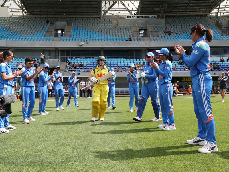 Indian women's team accords guard of honour to Alyssa Healy in her farewell ODI