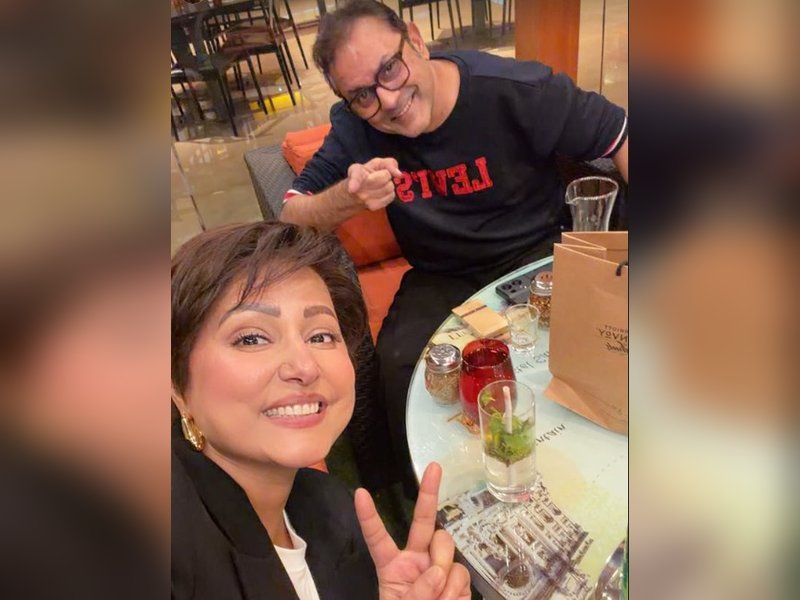 Hina Khan reunites with her on screen father: Love you Daddu 