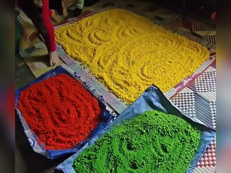 रुद्रप्रयाग में महिला स्वयं सहायता समूह की ओर से प्राकृतिक और हर्बल रंगों का किया जा रहा निर्माण 