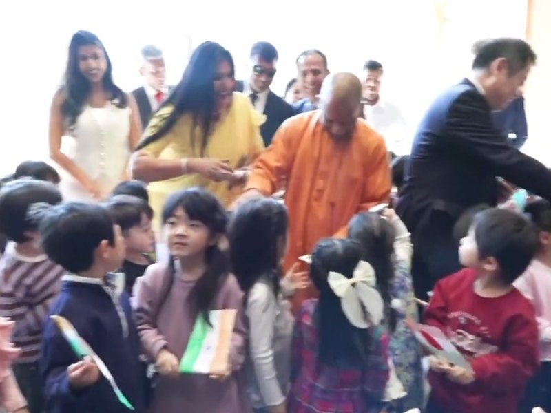 जापान दौरे पर सीएम योगी ने की बच्चों से भी मुलाकात, संस्कार और संवेदनशीलता विकसित करने की दी प्रेरणा