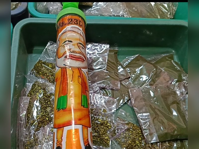 बुरहानपुर बाजार में बढ़ी रौनक, मोदी मुखौटे और पिचकारी की खास मांग