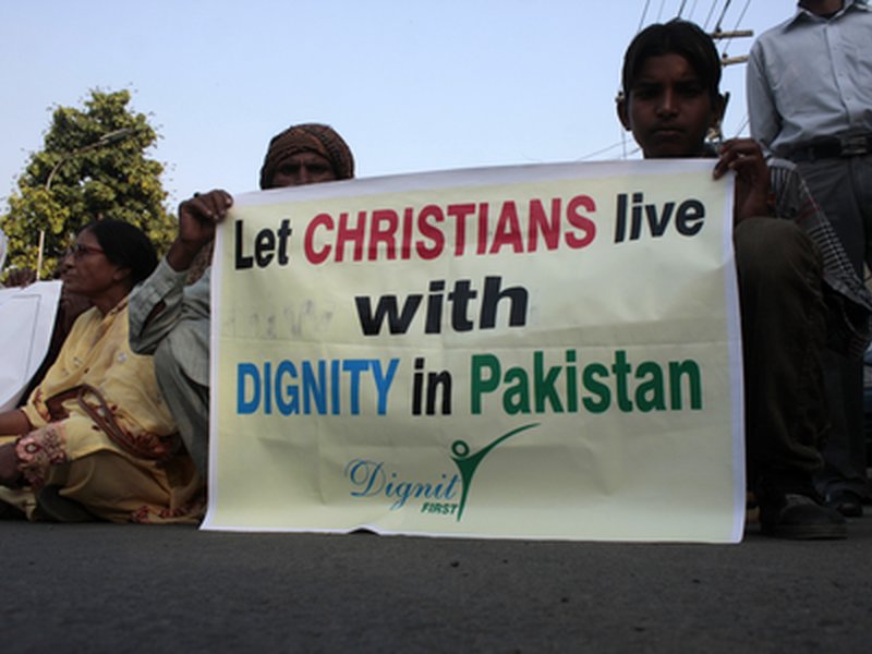 Pakistan: Rights group demands probe after blasphemy threat used to occupy Christian family's property