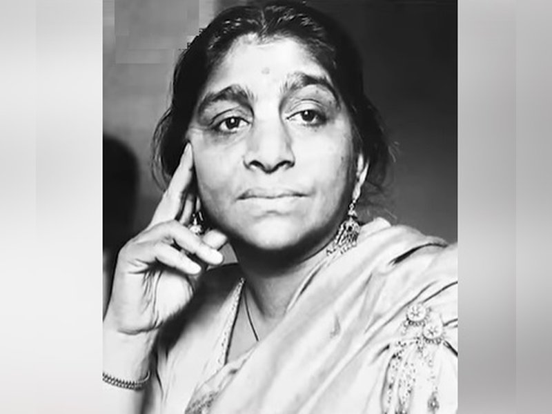 सरोजिनी नायडू: ‘नाइटिंगेल ऑफ इंडिया’ ने शब्दों से जगाई राष्ट्रभावना, संघर्ष से रचा इतिहास