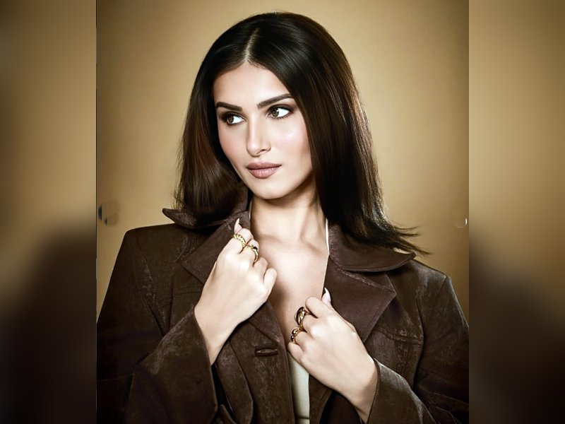 Tara Sutaria taps her inner Parsi baker, whips fresh cream & jam scones in her new luxurious house 