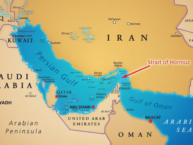 एक्सप्लेनर: ईरान युद्ध के बीच क्यों हो रही 'होर्मुज जलडमरूमध्य' की चर्चा? क्या है यह और क्यों दुनिया के तेल व्यापार के लिए माना जा रहा बेहद अहम?