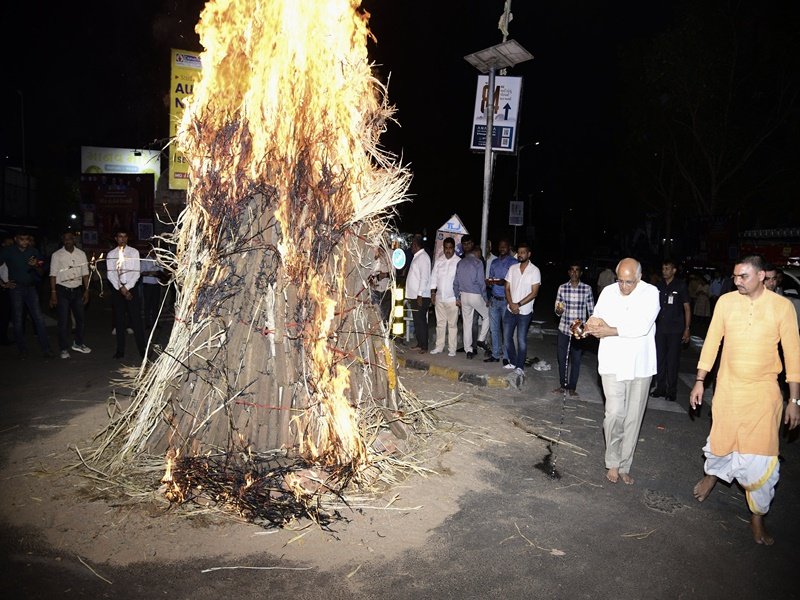 Gujarat CM joins 'Vedic Holi' celebration in Ahmedabad, highlights environmental message