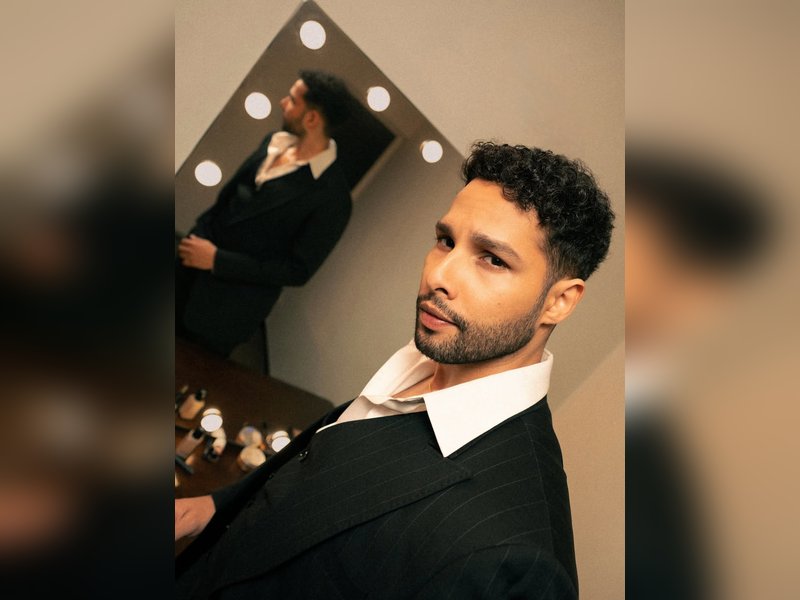 Siddhant Chaturvedi recalls fond childhood stage memories as he performs at 24th Zee Cine Awards