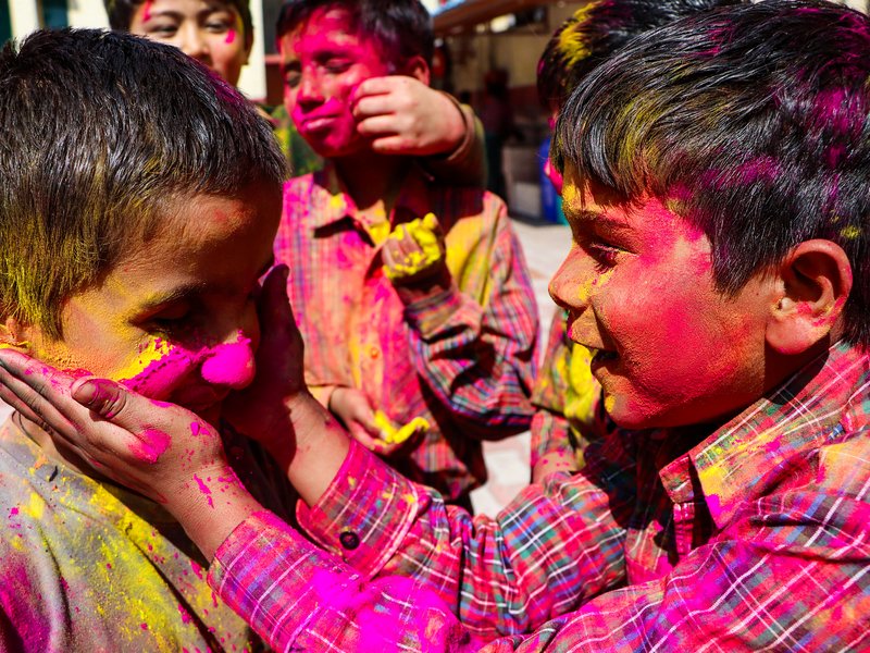 होली पर अमित शाह और नितिन गडकरी समेत कई नेताओं ने दी देशवासियों को शुभकामनाएं