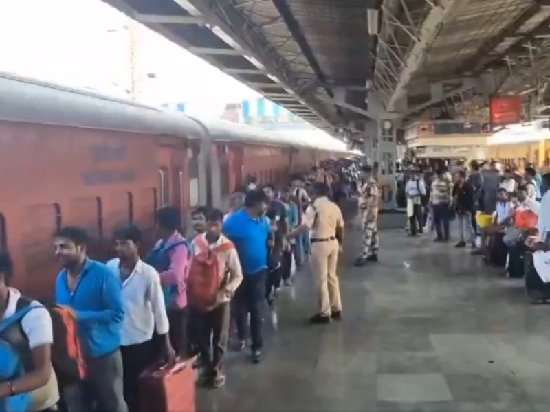 Indian Railways clears Holi rush on war footing