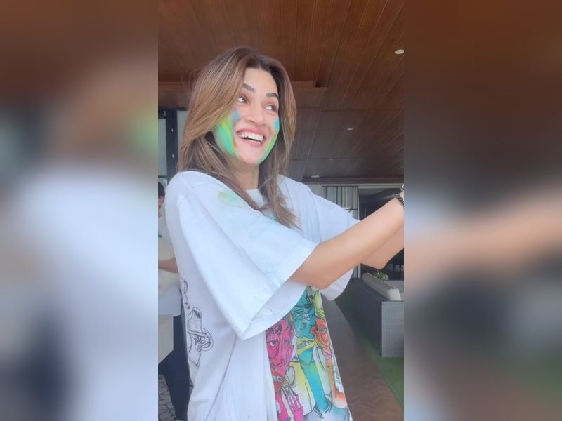 Kriti Sanon applies colour to Nupur & Stebin as they celebrate first Holi post marriage
