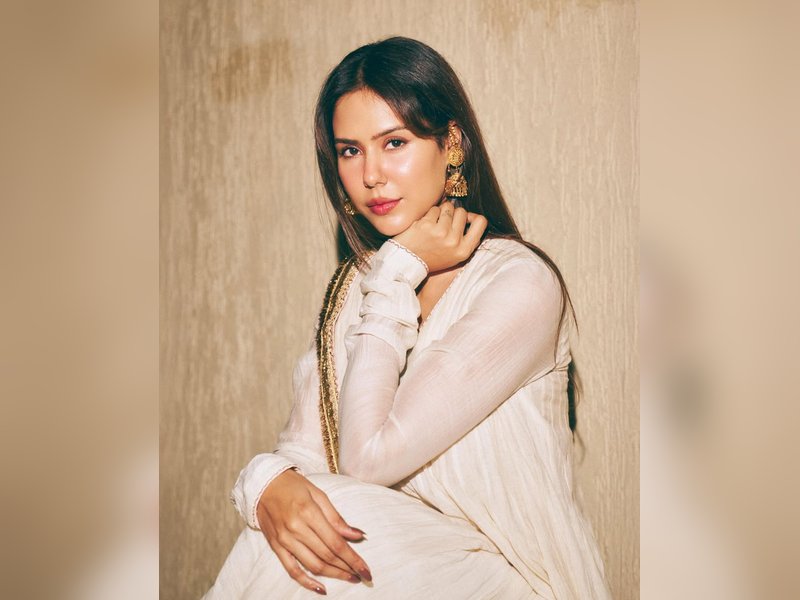 Sonam Bajwa felt a mix of 'nerves & gratitude' during her first live performance at an award show 