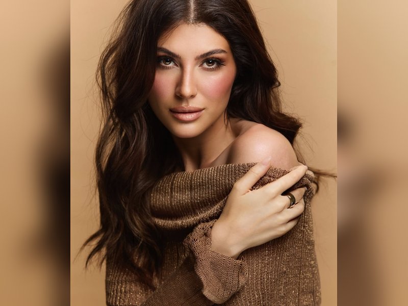 Elnaaz Norouzi recalls her childhood & school in Iran: I have seen how it can be 