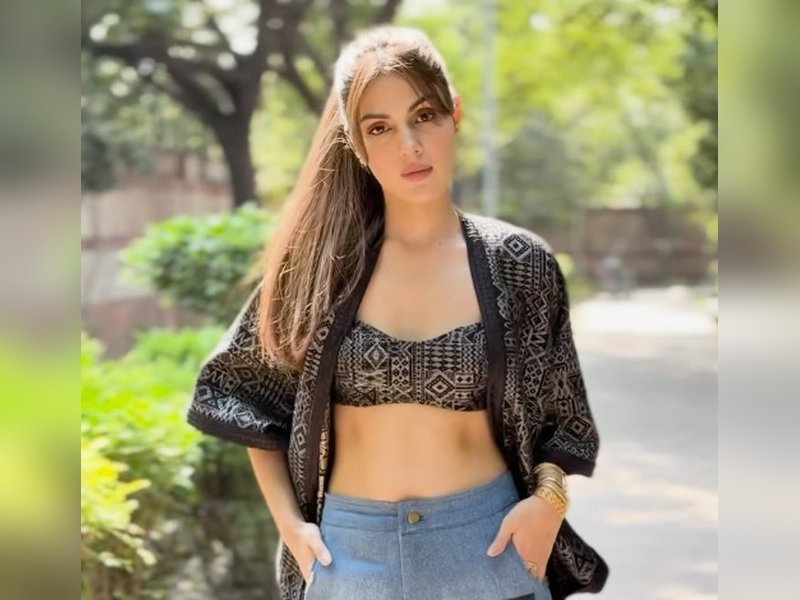 Rhea Chakraborty gorges on crispy dosa in Hyderabad 